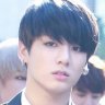 Jungkook_and_iPhone6